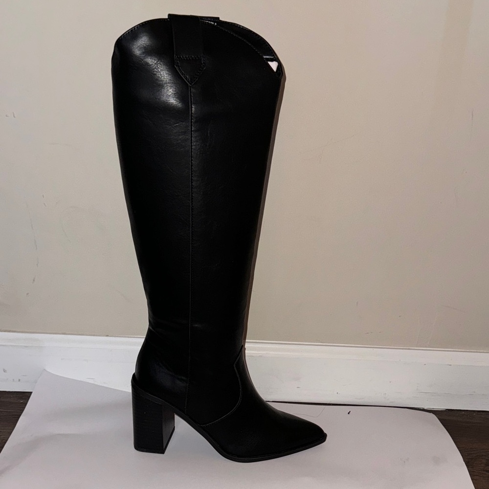 Black heeled boots